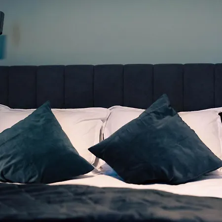 Cozy In The Center Of *